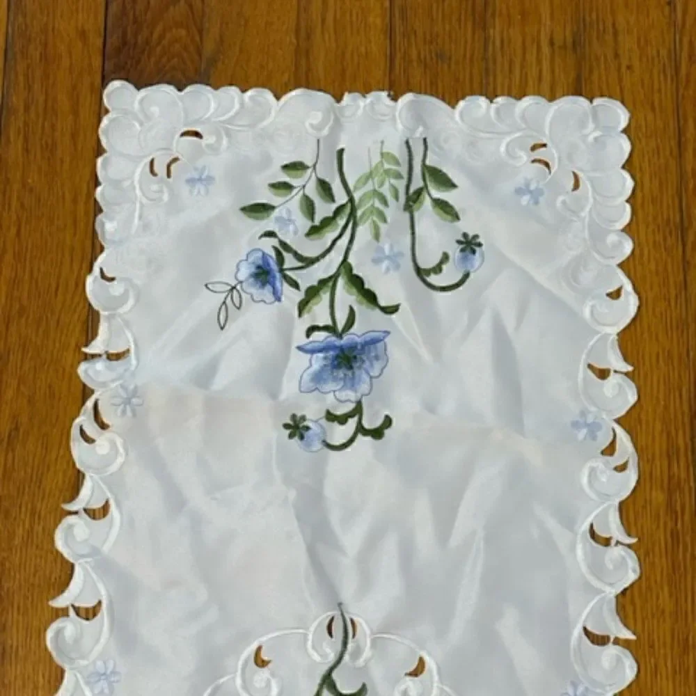 vtg table runner rectangle blue floral bouquet lace trim cotton boho shabby 34